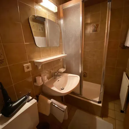 Haus Sonnegg בית הארחה פינקנברג