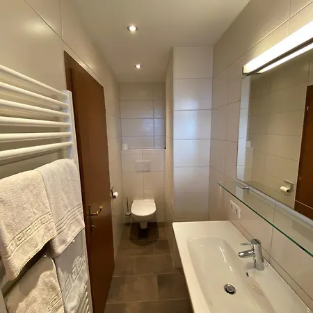 בית הארחה Haus Sonnegg 3*